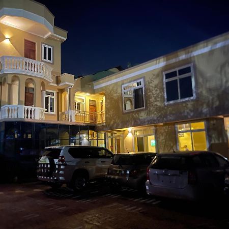 Moments Park Motel Νταρ ες Σαλάμ Εξωτερικό φωτογραφία