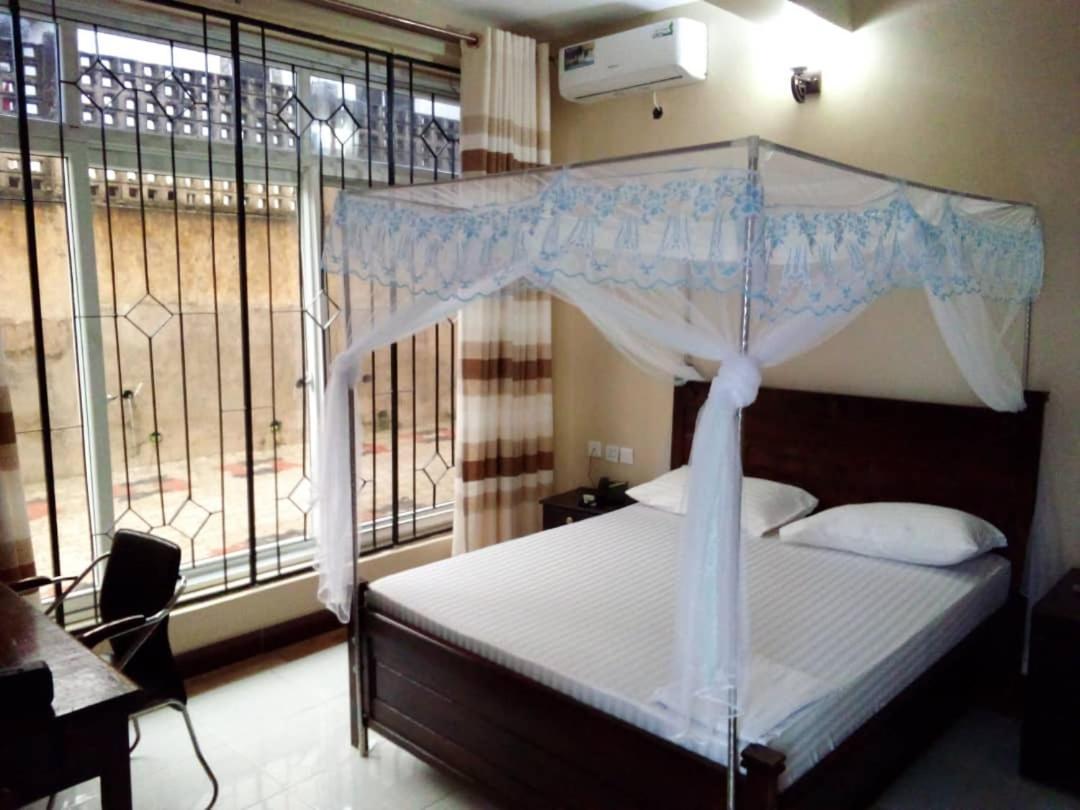 Moments Park Motel Νταρ ες Σαλάμ Εξωτερικό φωτογραφία