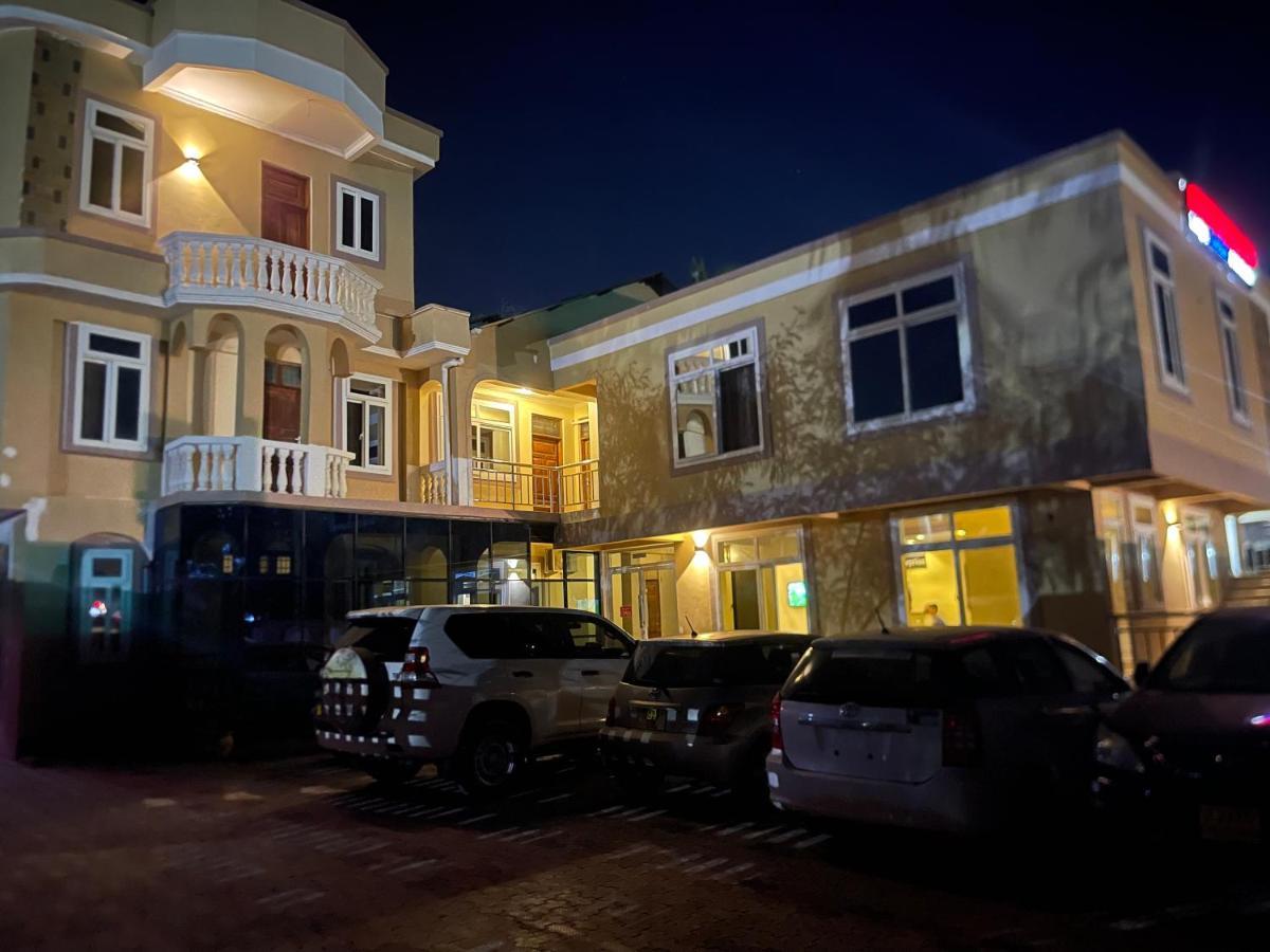 Moments Park Motel Νταρ ες Σαλάμ Εξωτερικό φωτογραφία