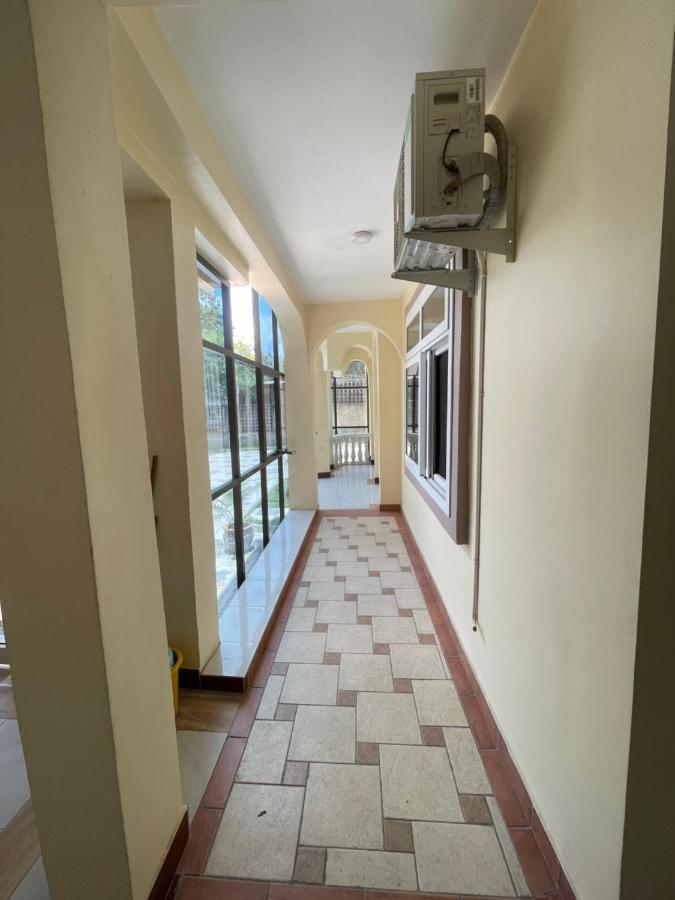 Moments Park Motel Νταρ ες Σαλάμ Εξωτερικό φωτογραφία